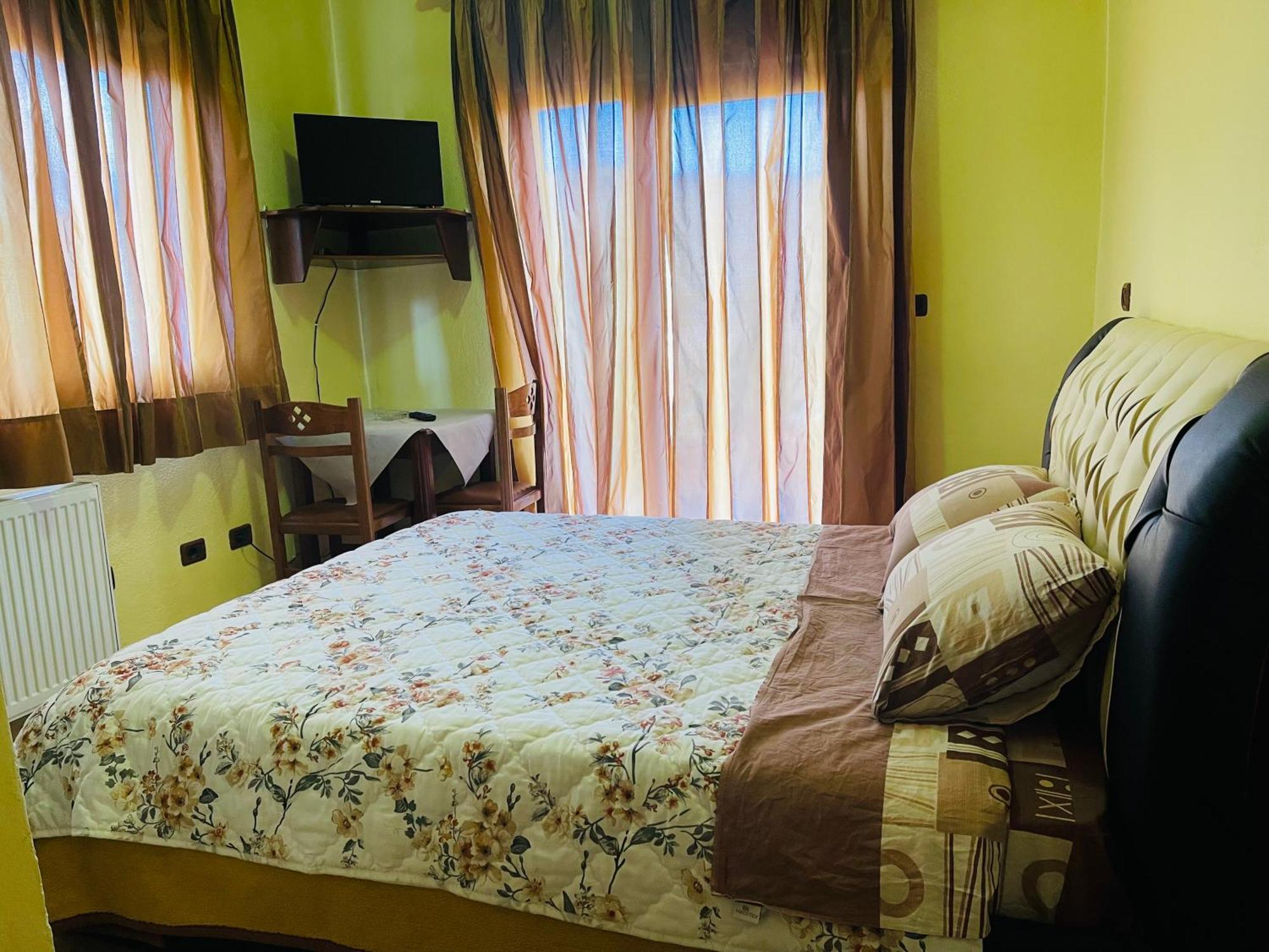 Hotel Paradise Bilisht ภายนอก รูปภาพ